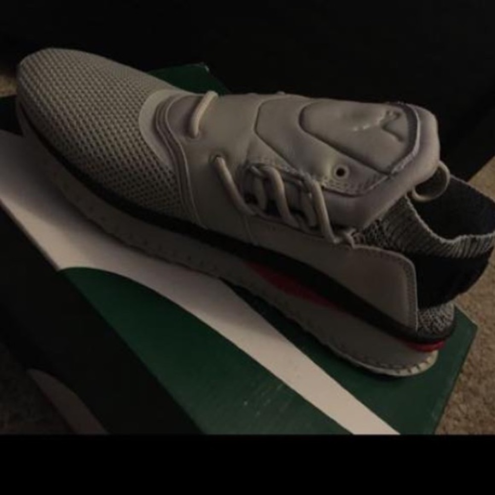 Athletic shoes